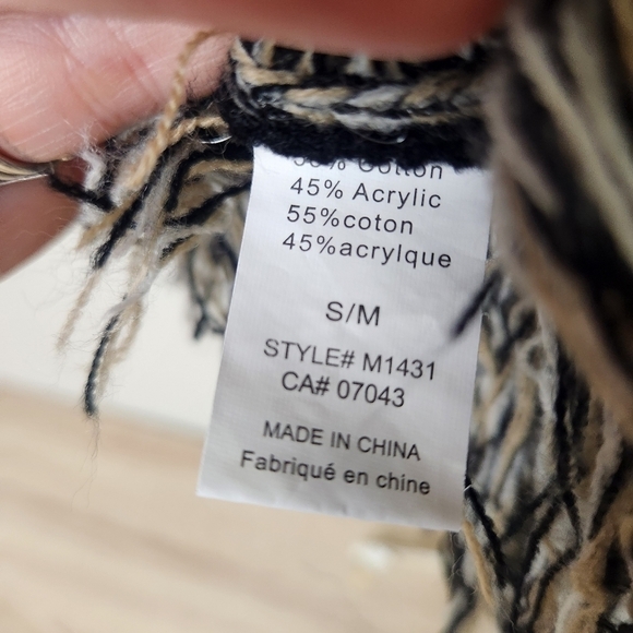 Dreamers Hooded Sleeved Poncho - Picture 8 of 9